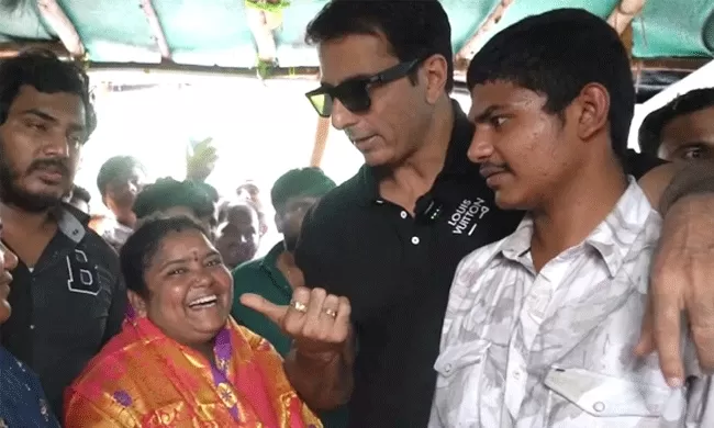 Bollywood Star Sonu Sood at Hyderabad's Beloved Kumari Aunty Food Stall