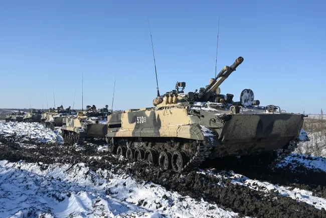 Ukraine Faces Intense Russian Advance as Winter Thaws, Territory at Risk
