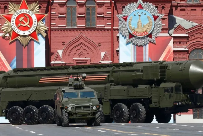 Russia’s Yars Intercontinental Ballistic Missile: A Chilling Display of Nuclear Might