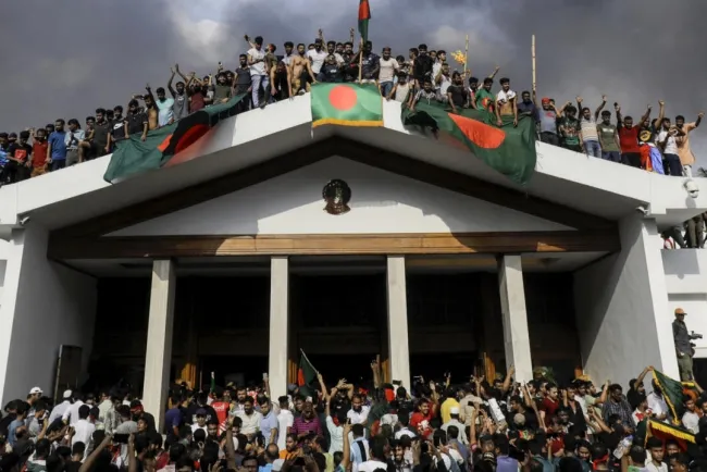 Bangladesh Protests Escalate as Demonstrators Storm Historical Monument