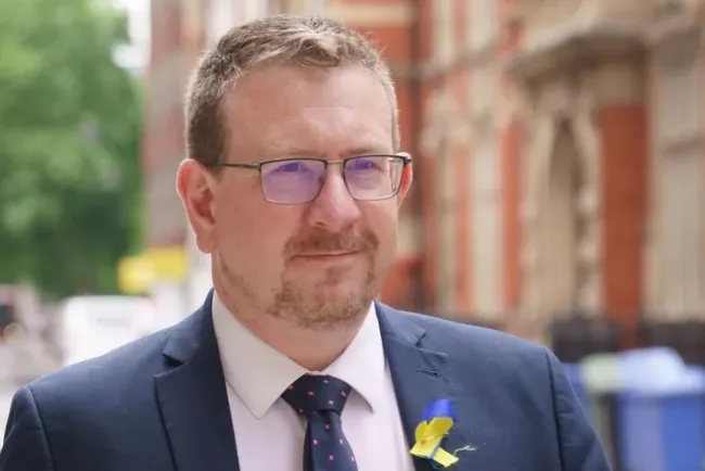 UK Health Minister Andrew Gain Sacked Over Offensive WhatsApp Messages