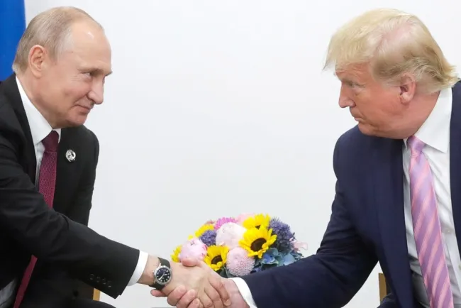 Trump Discusses Ukraine War, Rare Earth Deal, and Putin Talks Amid Kremlin Silence