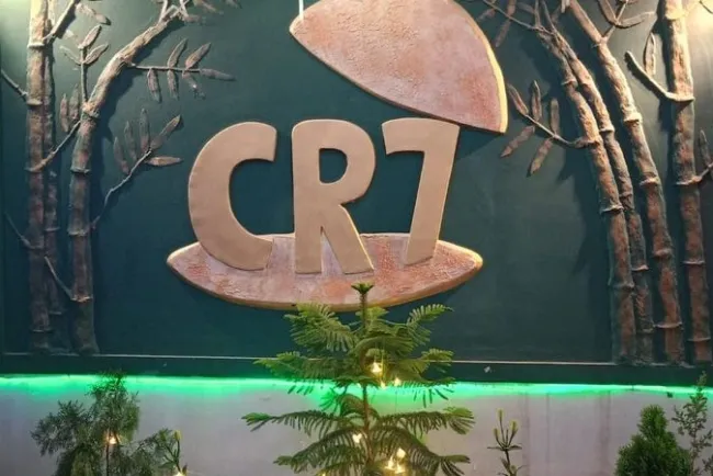 A Dining Experience Like No Other: CR7 Restaurant...!!!