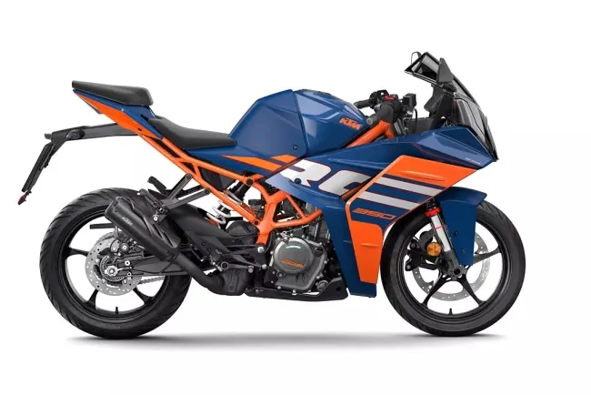 Exploring the KTM RC 390: A Blend of Power and Agility...!!!