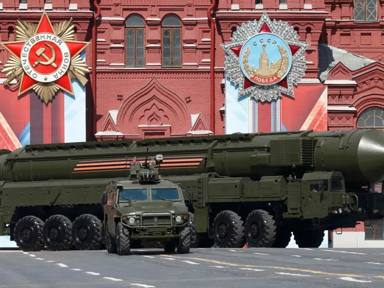 Russia’s Yars Intercontinental Ballistic Missile: A Chilling Display of Nuclear Might