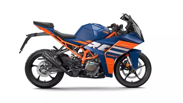 Exploring the KTM RC 390: A Blend of Power and Agility...!!!