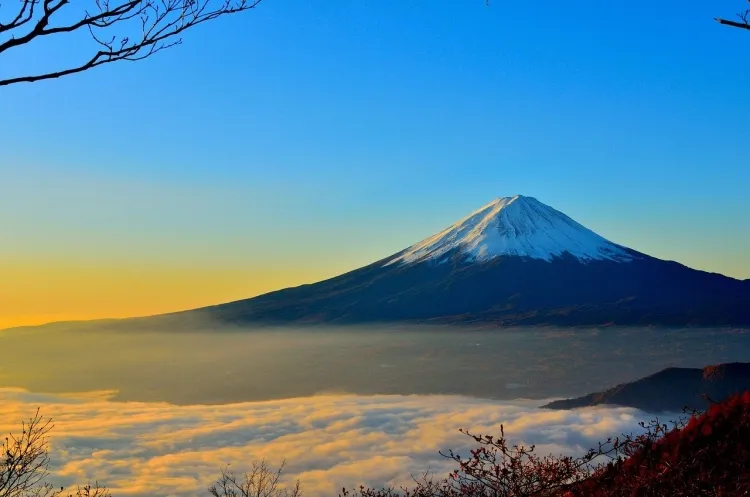 Mount Fuji: Japan's Timeless Marvel...!!!